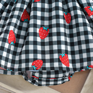 Conjunto de pelele de punto de manga corta para bebé recién nacida con estampado de fresa de dibujos animados y lazo, mono lindo para bebé pequeña - Product Image 6