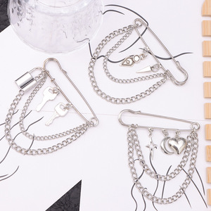 Broche de mode européenne et américaine en alliage de zinc, porte-clés unisexe, accessoire de tous les jours - Product Image 4