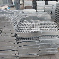 Grille en acier galvanisé de haute qualité pour couvercle de tranchée de drainage extérieur, grille de sol métallique robuste pour usage en parking et sur route