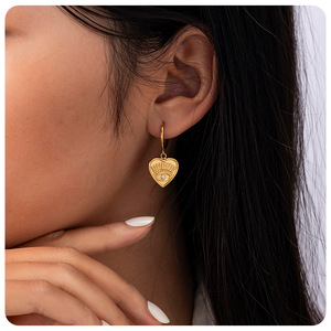 OZE Boucles d'oreilles polyvalentes en acier inoxydable et acier titane, motif cœur et œil porte-bonheur, style européen-américain transfrontalier - Product Image 4
