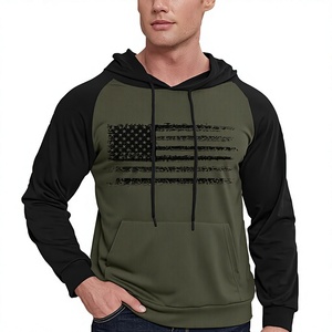 Sudadera con Capucha y Mangas Raglán para Hombre, Color Negro Verde Oliva, con Estampado de Bandera Americana Desgastada - Product Image 1