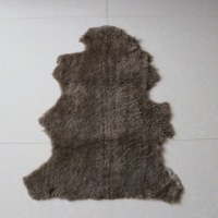 Usine prix de gros court bouclé laine véritable peau de fourrure de mouton australienne pour chaises banc canapé Pouf literie intérieur de la maison