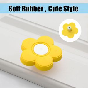 4 pièces jaune fleur forme caoutchouc souple dessin animé <span class=keywords><strong>porte</strong></span> fenêtre poignées enfants chambre placard armoire tiroir tire <span class=keywords><strong>vis</strong></span> - Product Image 3