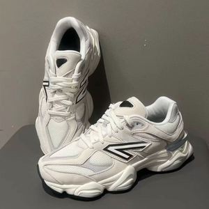 Chaussures de sport respirantes de luxe 9060 Design 2025 de qualité supérieure, style rétro, décontractées, pour hommes et femmes - Product Image 1