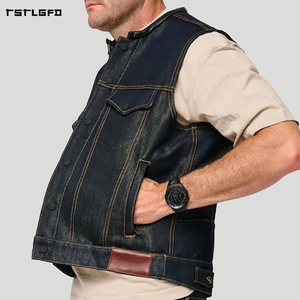 Gilet en denim brut indigo ciré pour homme, col bandoulière, double poche à rabat, empiècement en cuir, surpiqûres dorées, coupe ajustée, style motard - Product Image 2