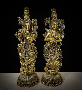 Estatua de Latón de Radha y Krishna, Artesanía de Primera Calidad, Producto de Feng Shui, Hecho en el Sur de la India - Dharma Exclusive, Hecho a Mano en India - Product Image 2