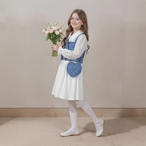 Conjunto de Vestido de Mezclilla para Niñas, Vestido Blanco de Manga Larga con Detalle de Perlas y Bolso Bandolera para un Look Diario Adorable - Product Image 2