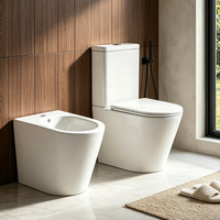 Ensemble WC deux pièces avec siphon en P, double chasse, en céramique, pour projets hôteliers, économie d'eau, moderne, vente en gros