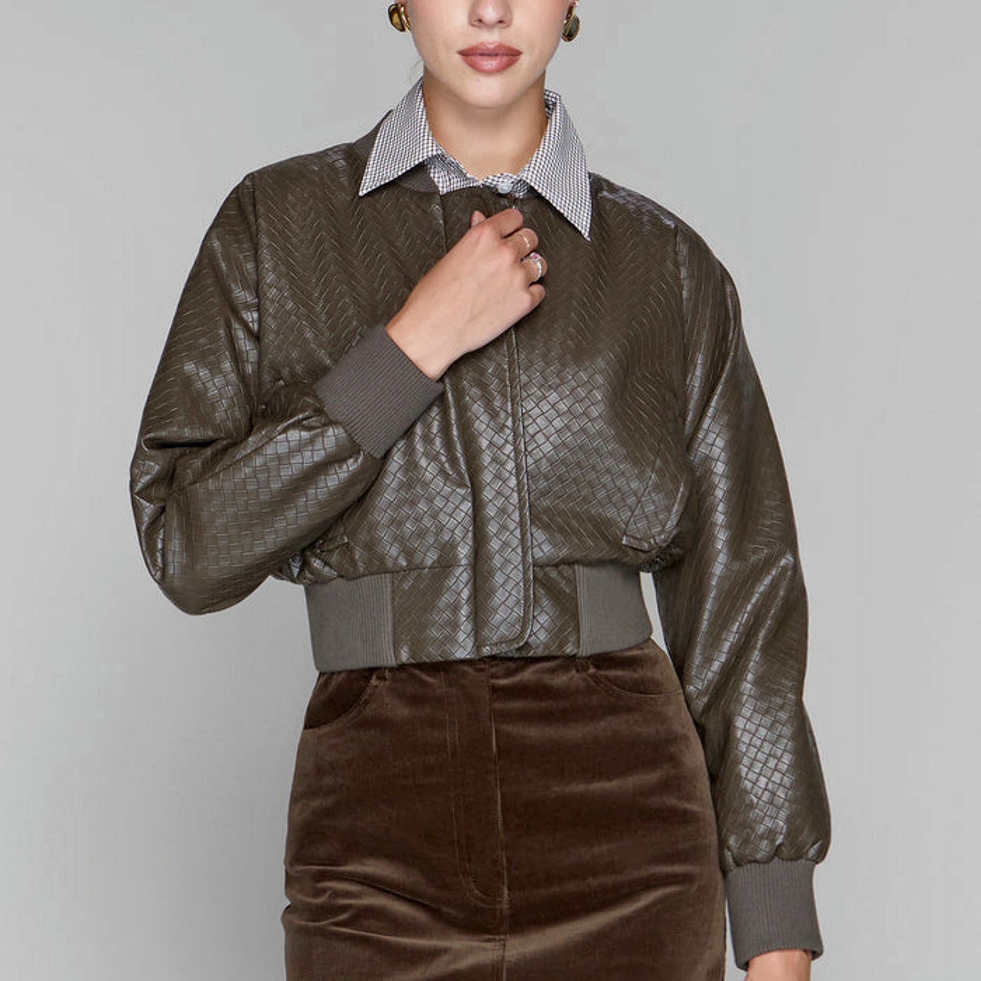 สีน้ำตาล