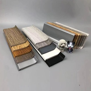 Plinthe Moderne en Plastique Résistant à l'Eau Noir Blanc Gris Grain de Bois Adhésive avec Clous Cachés en PVC pour Hôpital - Product Image 1