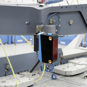 Capteur photoélectrique à réponse rapide Hinson, DC 10-30V, distance de détection 10-250 mm, fréquence de commutation 100 Hz, montage encastré - Product Image 2