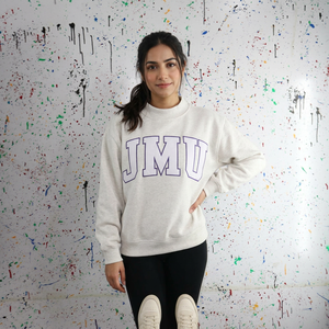 Sudadera JMU ASH GREY con cuello alto, 100% algodón, con apliques bordados en BLANCO, cuello ancho, hilos finos. - Product Image 1