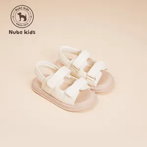 Tendance de la mode chaussures de bébé personnalisées sandales à semelle en caoutchouc évider chaussures de plage à semelle souple pour les tout-petits