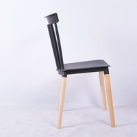 Chaise scandinave populaire en gros 2026, nouveau design, chaise de salle à manger en plastique pour restaurant