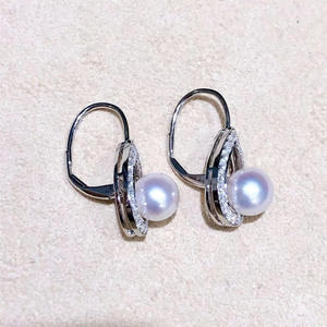 Boucles d'oreilles en or blanc Kewu avec perles et diamants naturels ronds taille brillant couleur D, bijoux classiques pour femmes - Product Image 6