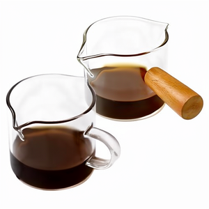 Juego Moderno de 2 Mini Vasos Medidores de Espresso con Doble Boquilla, Jarra de Servir Café con Asa y Escala Inferior a 1L - Product Image 1