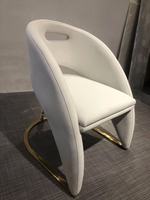 Chaise de salle à manger de luxe italienne légère et design Chaise de villa de luxe haut de gamme Chaise de salle à manger moderne avec sol plat et mobilier personnalisé