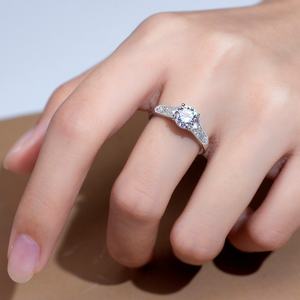 แหวนเพชรเมสซี่ รุ่น MSR-1147 แหวนเพชรแล็บ 18K 1 กะรัต แหวนคลาสสิก แหวนหมั้น แหวนแต่งงาน แหวนของขวัญ - Product Image 4