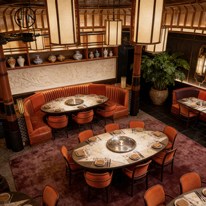 Ensemble de mobilier de <span class=keywords><strong>bistrot</strong></span> et restaurant <span class=keywords><strong>vintage</strong></span> américain en pierre frittée ronde et velours, comprenant <span class=keywords><strong>table</strong></span>, chaises et banquette pour café - Product Image 2