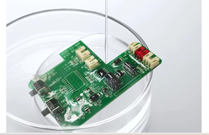 Fundente sin residuos para soldar conectores USB y HDMI, que garantiza uniones fuertes, no corrosivas y limpias. - Product Image 2