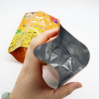 Emballage de sac de papier d'aluminium scellé sous vide à cornue à haute température pochette barrière imprimée personnalisée pour biscuits collations prêtes à manger
