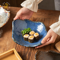 Assiette de service à sushi en céramique à bord ondulé, glaçure réactive effet four, vaisselle japonaise, vente en gros d'usine