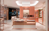 Maßgefertigte LED-Glas-Schmuckvitrine, Hölzerner Schmuck-Wandschrank, Vertikaler Boutique-Ausstellungsschrank für Geschäfte