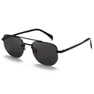 Gafas de sol unisex Grey Jack con montura metálica, protección UV400 negra, tipo 3 lentes para conducir y estar a la moda - Product Image 3