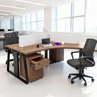 Poste de travail de bureau en forme de Y à 3 places avec cloison d'intimité, bureau pour le personnel, espace de travail collaboratif pour l'équipe