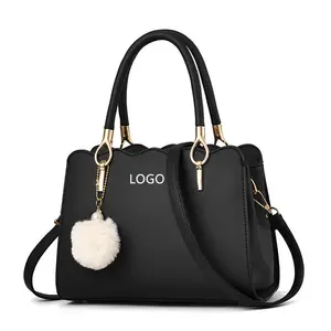 Wholesale Women's Luxury Bag Retro Vintage Cheap Classical New Fashion White Luxury Female Handbags Suppliers