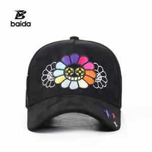 Gorras Personalizadas Sombrero INNEDIT de 5 Paneles en Gamuza Dobby, Gorra de Béisbol con Bordado de Flores y Estrellas - Product Image 1