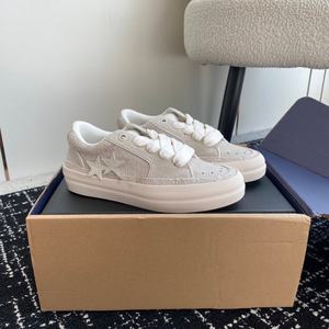 Chaussures de skate décontractées pour hommes, style rétro, dessus en filet vieilli, respirantes, bout fermé, design brodé - Product Image 1