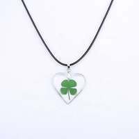 Expédition rapide au détail collier vert chanceux trèfle à quatre feuilles résine pendentif collier