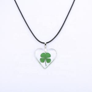 Envío rápido, collar verde al por menor, collar con colgante de resina de trébol de cuatro hojas de la suerte - Product Image 2