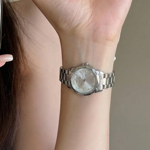 Reloj Redondo Plateado CILOA para Mujer, Personalizable para Mujeres Casuales y a la Moda, Reloj de Cuarzo de Alta Calidad, Regalo de Lujo Ligero - Product Image 3