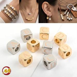 Pendentifs en forme de cube en métal de haute qualité avec effet d'électroplaqué durable, adaptés aux bijoux et aux accessoires de sacs - Product Image 4