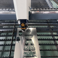 Machine de découpe laser à fibre CNC compacte en promotion avec refroidissement par eau pour tôles en acier inoxydable et en acier au carbone