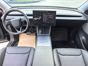 Modelo Y Usado, Versión Estándar 2025, SUV de 5 Plazas con Volante a la Izquierda, Asientos de Cuero, Neumáticos R20, Interior Oscuro, Emisiones Y VI - Product Image 2