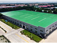 Entrepôt préfabriqué en acier moderne, durable et résistant au vent, pour le stationnement des tracteurs, le stockage du foin et les équipements miniers