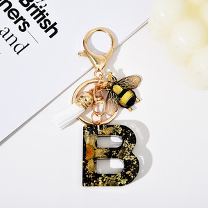 Llavero de margarita seca estilo europeo vintage con 26 letras, adorno de abeja y borla, accesorio encantador para bolso, regalo para decoración diaria - Product Image 3