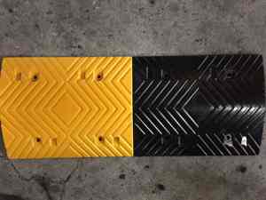 Pare-chocs de vitesse en caoutchouc haute résistance pour allées de voitures, durable et résistant aux chocs - Product Image 6