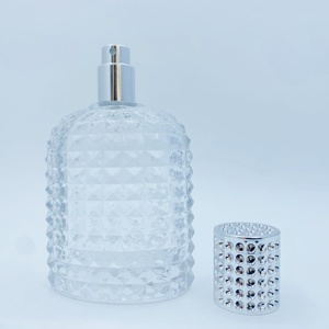 Botella de perfume recargable de 50 ml con relieve, vacía, con tapa de plástico para creaciones de fragancias DIY en el cuidado personal, frascos de perfume DIY. - Product Image 6
