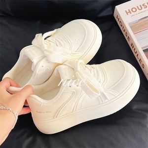 Zapatillas blancas de suela gruesa, ligeras, transpirables y versátiles de nuevo estilo para mujer. Calzado deportivo informal de suela blanda que aumenta la altura, color blanco - Product Image 3