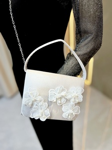 Sac à bandoulière élégant en satin pour <span class=keywords><strong>femme</strong></span> 2026, motif floral 3D, avec poignée supérieure, petite taille, sangle chaîne, durable, imperméable, <span class=keywords><strong>grande</strong></span> capacité, fermeture à rabat - Product Image 4