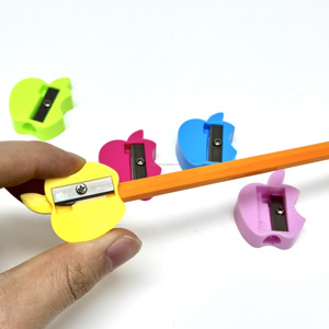 H-TONE <span class=keywords><strong>en</strong></span> forme de pomme trou étudiant taille-crayon <span class=keywords><strong>en</strong></span> plastique maquillage sourcil stylo taille-crayons école fournitures de <span class=keywords><strong>bureau</strong></span> <span class=keywords><strong>en</strong></span> <span class=keywords><strong>gros</strong></span> - Product Image 5