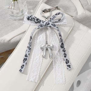 <span class=keywords><strong>กระเป๋า</strong></span>พวงกุญแจแฟชั่นสุดหรูแบบมีสายคล้องคริสตัลรูปหัวใจเชอร์รี่สีดำประดับด้วยลูกไม้รูปเสือดาว - Product Image 4