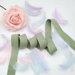 Couvre-chef en nylon multicolore Sangle de remplacement élastique antidérapante avec lettres en relief imprimées et vagues pliées Sangle colorée - Product Image 1