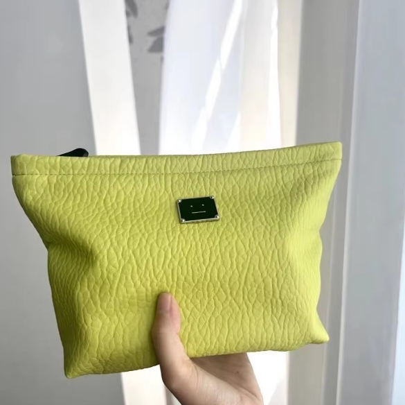 สีเขียวอ่อน