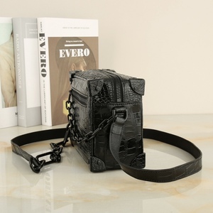 Sac à main en cuir de crocodile noir avec fermeture carrée et poignées, style classique, pour femme, usage quotidien, sac à main en cuir de crocodile noir - Product Image 4