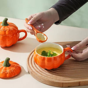 Taza de cerámica de calabaza de Navidad personalizada de diseño creativo con cuchara y tapa para regalos de negocios para beber agua - Product Image 1